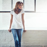 Slouchy Skinny. Potongannya seperti skinny jeans pada umumnya. Pas badan dan mengecil ke bawah. Namun skinny jeans yang akan banyak disukai di 2019 adalah yang memiliki detail unfinished pada tepian bawahnya.  Foto: iStock