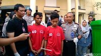 Kedua pelaku dibekuk polisi