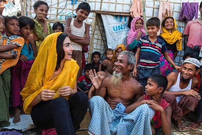 Aku selalu sangat peduli dengan orang dan aku selalu berjuang untuk mereka yang tidak dipedulikan. Adalah sebuah pelengkap pada apa yang aku lakukan karena aku belajar hukum HAM dan itu sangat membantu untuk pekerjaan amalku dan masalah yang aku advokasi, katanya di acara The Morning Show. Foto: Instagram @jessicakahawaty