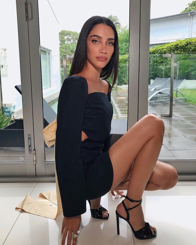 Sangat menyenangkan mereka membandingkanku dengan dia. Aku pikir kesamaan kami hanya sampai sama-sama orang Lebanon dan punya latar belakang hukum, tapi aku tidak pernah mempraktekkan hukum, ungkap Jessica. Foto: Instagram @jessicakahawaty