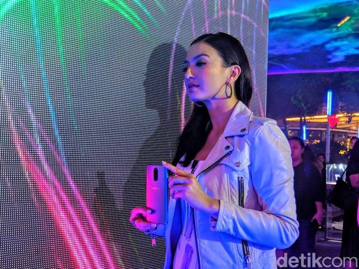 Peluncuran ponsel Oppo. Foto: Adi Fida Rahman/detikINET Peluncuran ponsel Oppo. Foto: Adi Fida Rahman/detikINET