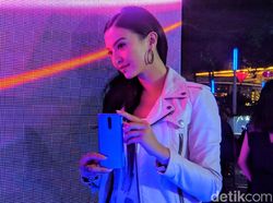 Gemerlap Penjualan Perdana Oppo R17