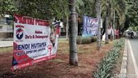 Alat peraga itu menjadi sampah visual yang merebut ruang publik.