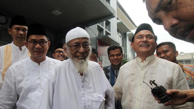 Jokowi Bebaskan Ba'asyir, Aksi Simpatik Atau Politik?
