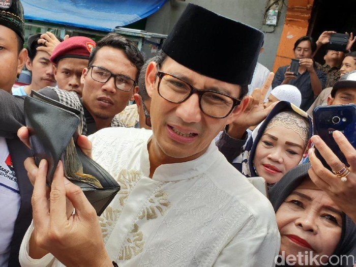 Sandiaga Pamer Dompet Milenial Titipan Mahasiswa