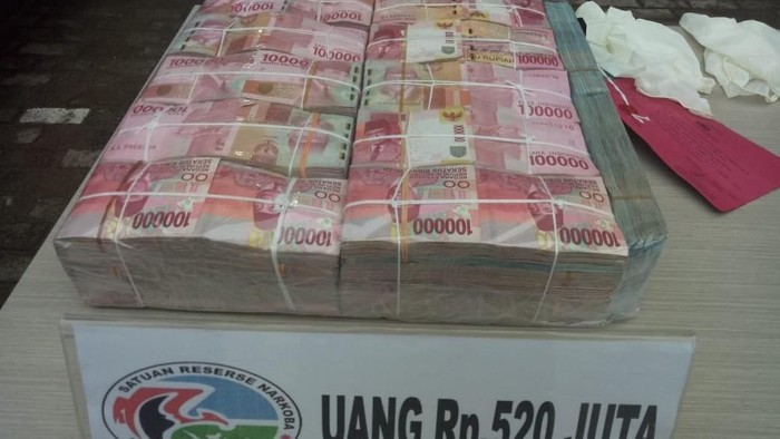 Uang Segambreng Bandar 1,2 Kg Sabu Disita Polisi