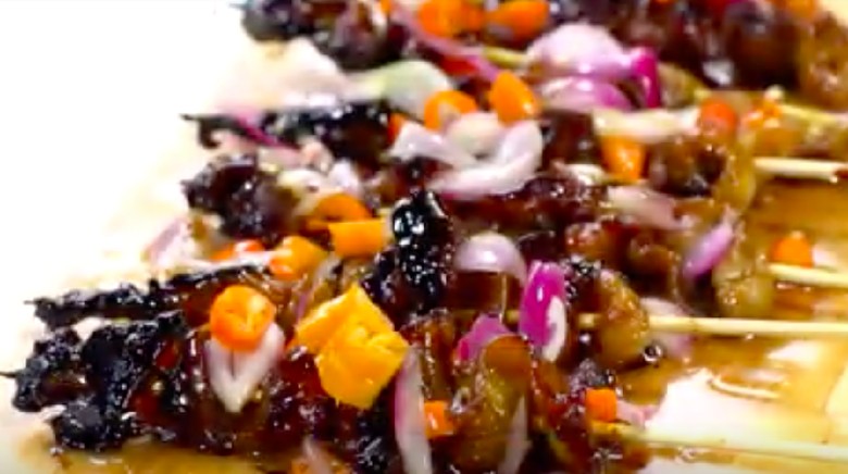 Resep Sate Kulit Ayam Cabe Dower/ Foto: Semua Bisa Masak TransTV Resep Sate Kulit Ayam Cabe Dower/ Foto: Semua Bisa Masak TransTV