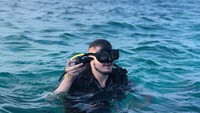 Setelah pengajian di Bali, Fatih juga menikmati indahnya laut Bali. (therealfatih/Instagram)