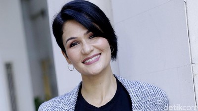 Rima Melati Adams, Si Hantu Cantik