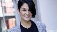 Ia pun menceritakan pengalamannya kala syuting dan merasa tersiksa karena tak bisa melihat akibat penggunaan lensa kontak untuk mendukung penampilan karakter yang dimainkannya itu. Pool/Palevi S/detikFoto.