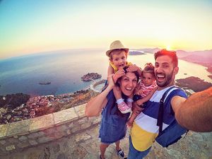 Tips Jitu Agar Bayi Tak Rewel saat Traveling, Perjalanan Tetap Nyaman