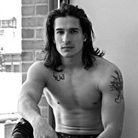 Biaggio Ali Walsh merupakan cucu dari mendiang Muhammad Ali, petinju legendaris. Tak mengikuti jejak kakek sebagai petinju, namanya tetap bersinar di dunia modeling. Foto: Instagram/@biaggioaliwalsh