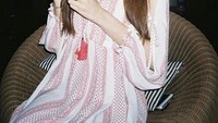  Lisa jadi salah satu member Blackpink yang punya banyak followers di Instagram. Ia juga sering membagikan momen kulinerannya. Salah satunya gaya manis saat makan donat sembari ngopi ini. Foto: Instagram lisa.blackpink