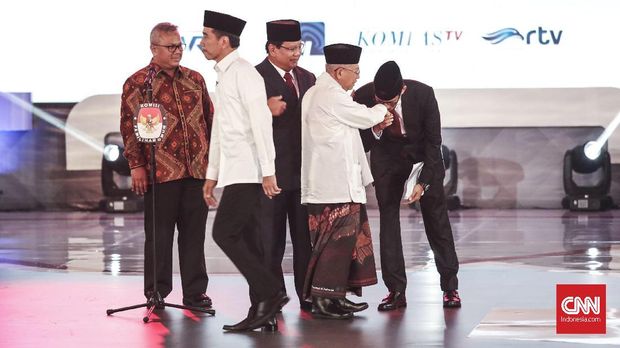 Paslon nomor urut 01 Jokowi-Ma'ruf Amin dan paslon nomor urut 02 Prabowo-Sandiaga dalam debat perdana Pilpres 2019, beberapa waktu lalu.