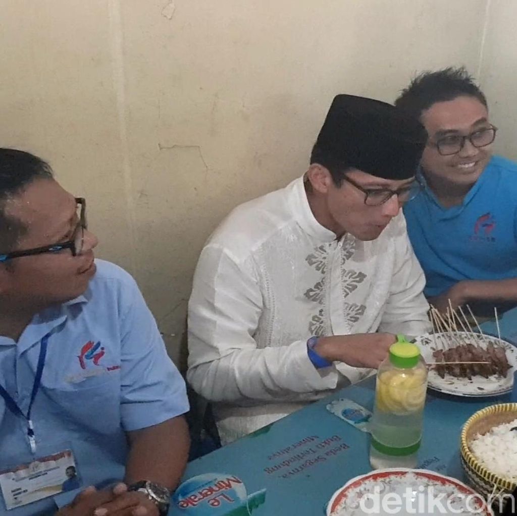 Makan Sate yang Pernah Disantap Jokowi, Sandi: Semoga Dapat Rejekinya Makan Sate yang Pernah Disantap Jokowi, Sandi: Semoga Dapat Rejekinya