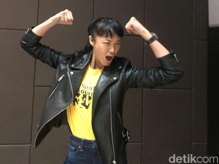 Si Cantik Kelly Tandiono yang Lebih Pilih Sehat Dibanding Punya Uang Banyak