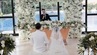 Edric resmi mempersuntin Venny dihadapan Pendeta Philip Mantofa.