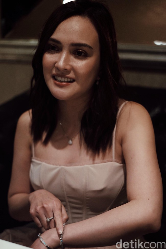 Menurut Shandy, gaya hidup memang sangat berpengaruh pada kualitas kulit. Ia mengaku tidak merokok dan tidak sering clubbing. Foto: Silmia Putri/Wolipop