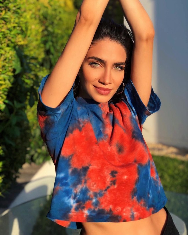 Selain hukum, wanita tersebut juga diketahui punya gelar di bidang ekonomi. Jessica pun bersyukur bahwa semua yang dipelajarinya bisa membantunya untuk membantu orang. Foto: Instagram @jessicakahawaty