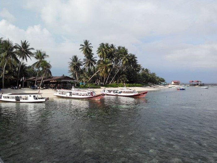 Derawan, pulau di Berau.