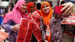 Antusias Guru dan Murid di Malaysia Membuat kaligrafi Sambut Imlek