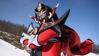 Salah seorang peserta kontes ada pula yang mengenakan kostum salah satu karakter di dalam anime Kamen Raider.