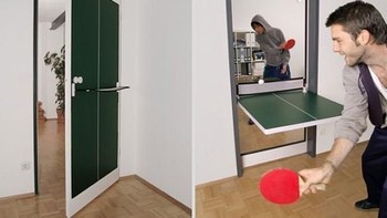 Pintu ini didesain bisa digunakan sebagai meja pingpong. Bagian yang berwarna hijau bisa ditidurkan ketika ingin bermain ping pong. Foto: tobiasfraenzel.com via Bored Panda