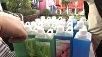 Tapi, sumber dana pembelian sabun cuci senilai Rp 2 miliar ini dipertanyakan BPN Prabowo. Kami ingin mengetahui pembelian ini apakah dengan anggaran Negara atau uang pribadi pak Jokowi? Karena aksi beli ini terkesan pak Jokowi lagi berkampanye di Jabar, ungkap Anggota Badan Komunikasi DPP Partai Gerindra Andre Rosiade lewat pesan singkat. (Foto: Ray Jordan/detikcom)