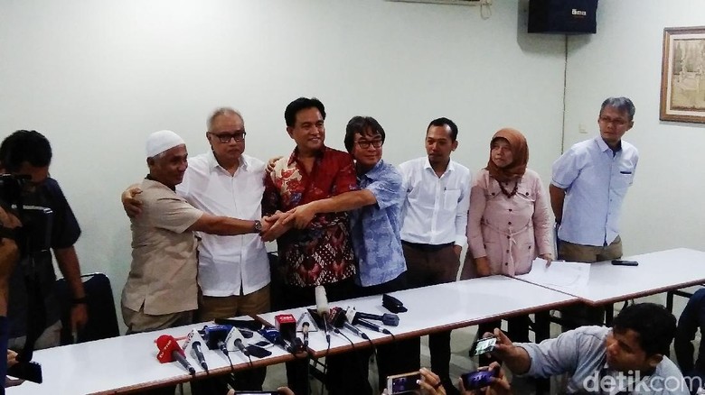 Yusril: Abu Bakar Baasyir Bebas Tanpa Syarat Yusril: Abu Bakar Baasyir Bebas Tanpa Syarat