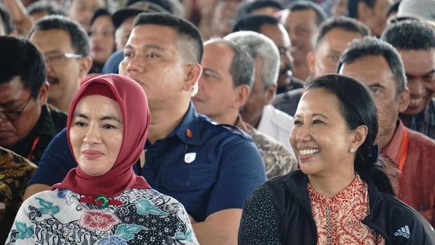 Canda Menteri Rini: Bos Pertamina Pacarnya Empat