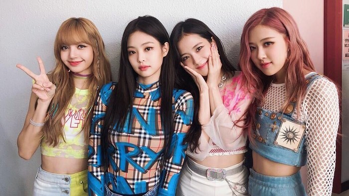 Tak Sengaja Tertendang Jennie di Konser BLACKPINK Jakarta, Jisoo: Aku Kuat!