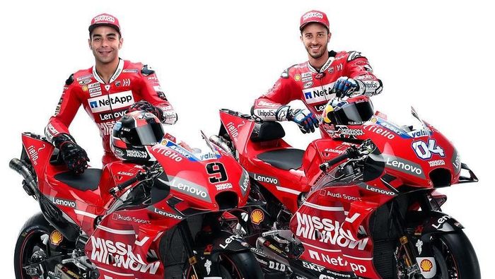 Danilo Petrucci dan Andrea Dovizioso dalam presentasi motor anyar Ducati. (Foto: dok. Ducati Corse) Danilo Petrucci dan Andrea Dovizioso dalam presentasi motor anyar Ducati. (Foto: dok. Ducati Corse)