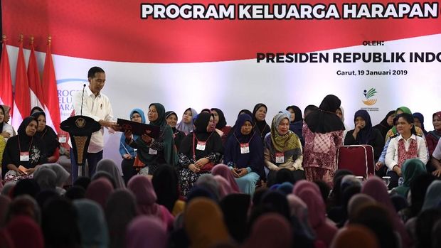 Wanita Petani Garut Mengadu ke Jokowi Tak Dapat Kartu PKH