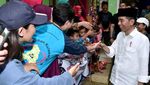 Jokowi Cek Sambungan Listrik Gratis di Gang Sempit Garut