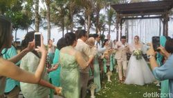 Randy Pangalila Sempat Cemas Pernikahannya Diguyur Hujan Randy Pangalila Sempat Cemas Pernikahannya Diguyur Hujan