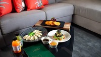 Sedangkan untuk menu, tentunya juga menghadirkan aneka menu vegan seperti jus buah, muesli, hummus, kentang, alpukat dan quinoa. Dijamin traveler akan hidup sehat selama menginap di sana (Hilton London Bankside)