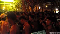 Setiap kafe dan resto menyajikan konsep berbeda, ada yang mengusung gaya bar dengan musik-musik EDM, ada kafe yang lebih senyap dan menjajakan wisata kuliner, serta pilihan-pilihan lain. (Andi Nurroni/detikTravel)