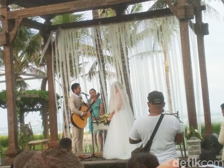 Randy Pangalila, Luna Maya, Aris Idol, Ivan Gunawan hingga Edric Tjandra
