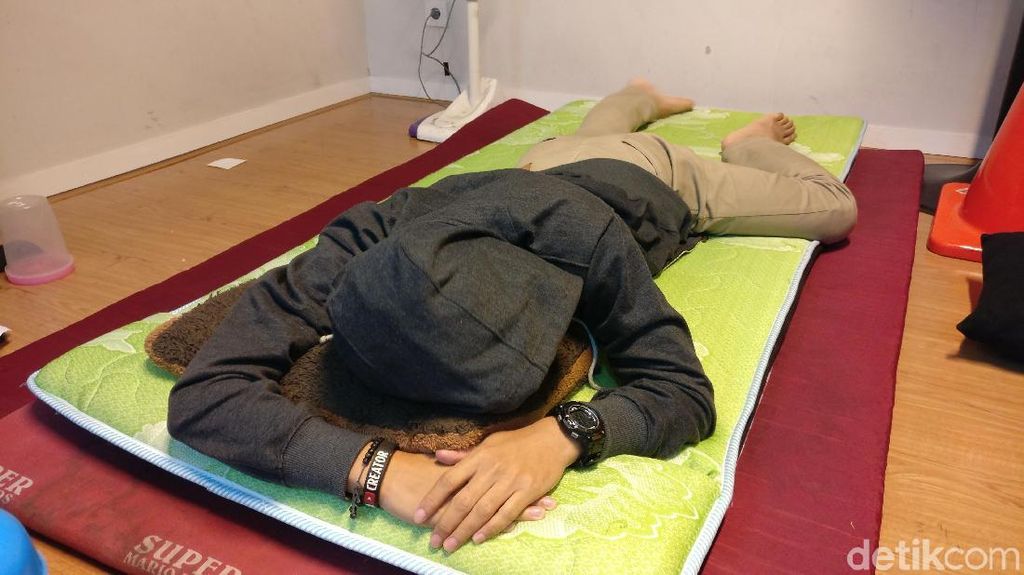 5 Posisi Tidur yang Sebaiknya Dihindari dalam Kondisi Tertentu 5 Posisi Tidur yang Sebaiknya Dihindari dalam Kondisi Tertentu