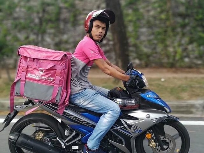 Pengantar makanan difabel Syahrain Fadzil viral karena menginspirasi. Foto: dok Instagram @syahrain_fadzil Pengantar makanan difabel Syahrain Fadzil viral karena menginspirasi. Foto: dok Instagram @syahrain_fadzil