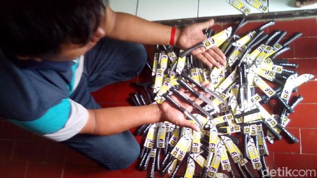 Saat Perajin Pisau Khas Kudus Kebanjiran Pesanan dari Caleg