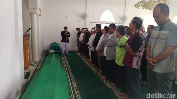 4 Orang Sekeluarga Tewas Dihantam Truk di Tanjakan Gentong