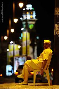 Pria Ini Pakai Baju Serba Kuning Selama 35 Tahun, Alasannya Bikin Haru