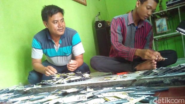 Saat Perajin Pisau Khas Kudus Kebanjiran Pesanan dari Caleg