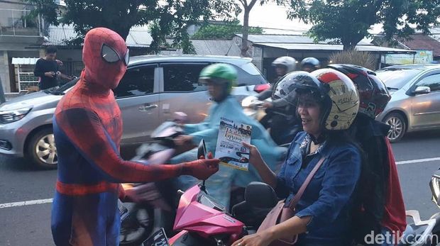 Ada Tokoh Avengers Turun ke Jalanan Kota Gresik, Ada Apa?