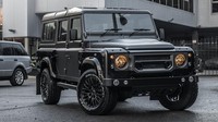 Rumah modifikasi asal Chelsea, Inggris, Kahn Design, kembali merilis hasil garapannya. Kali ini sentuhan tangan dingin Kahn tertuang pada Land Rover Defender XS 110 lansiran tahun 2014. Istimewa/Dok. Kahn Design.