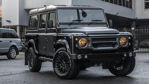 Hitam Elegan, Land Rover Defender
