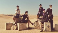 Dibuat oleh desainer Italia, Ettore Bilotta, seragam Etihad Airways ini menggabungkan couture Paris 1960-an dengan tampilan khas London dan New York. Istimewa/says.com.