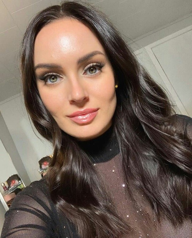Chloe Morello dikenal sebagai beauty vlogger sukses dan selebgram dengan followers lebih dari satu juta. Meski cinta makeup, Chloe pernah di-drop out dari sekolah makeup. Foto: Instagram/@chloemorello