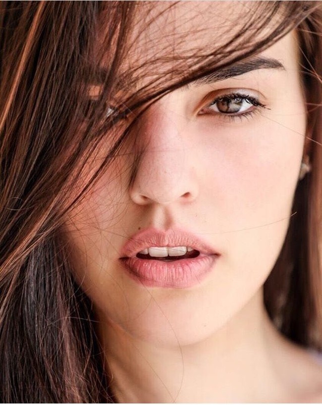 “Aku tumbuh dengan memperhatikan ayahku sejak kecil, dia seorang pilot dan aku benar-benar mengaguminya. Begitu aku cukup usia, aku mulai kursus untuk melakukannya karena itu mimpiku,” ungkap Ana seperti dikutii dari Daily Star. Foto: Dok. Instagram @anapaulacespedes